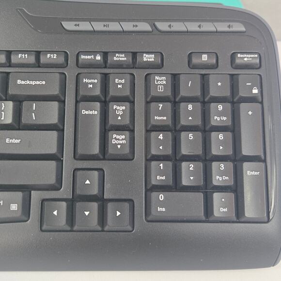 Logitech mk320 Wireless Full Keyboard & Mouse Combo with USB Receiver - Picture 8 of 16